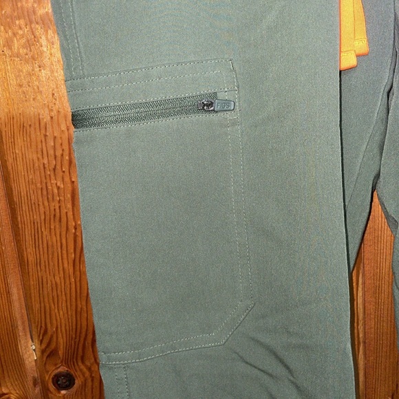 Moss green figs scrub set size XS/S nursing doctor scrub set straight leg pants - Picture 11 of 14